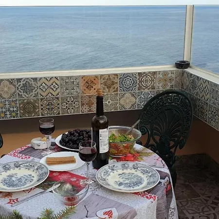 Romantico By The Ocean *